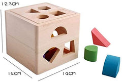 Cubo de madera con formas